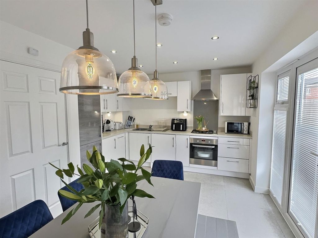 Property photo 3 of 19 Kitchen Diner