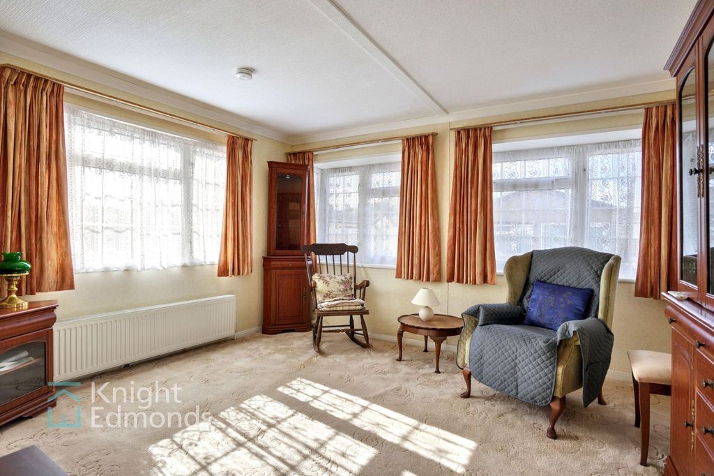 Property photo 3 of 12 Lounge