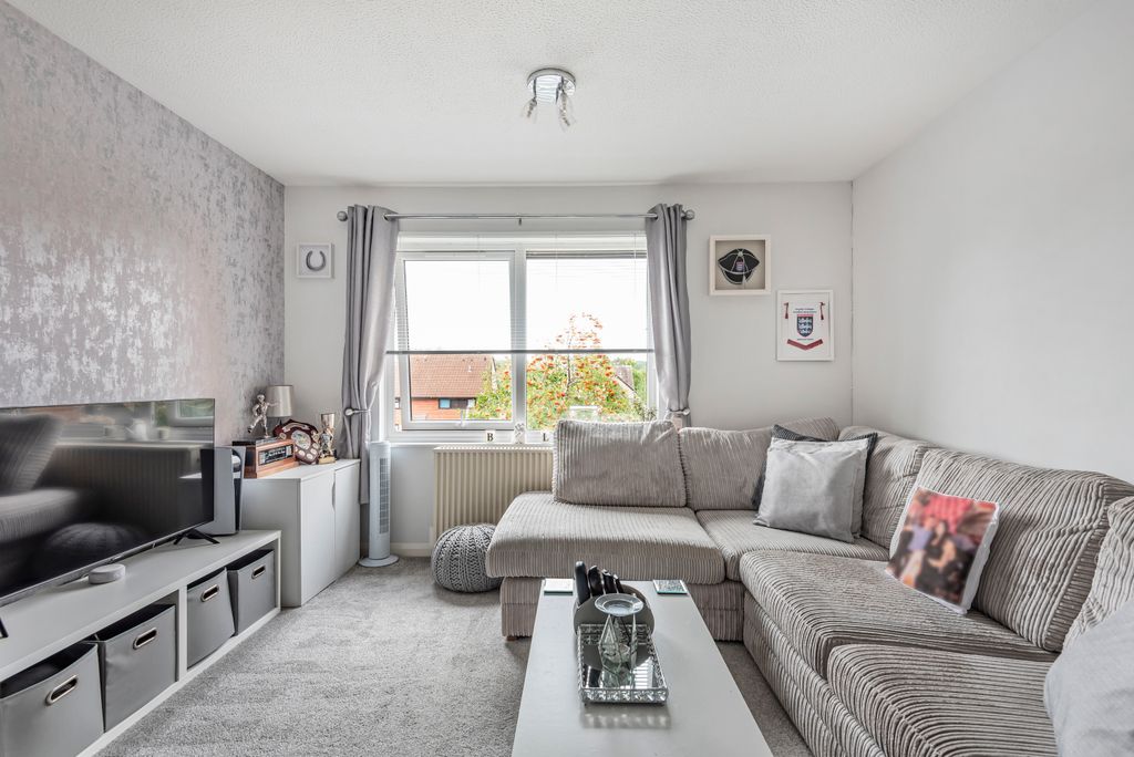 Property photo 2 of 8 1 (2)