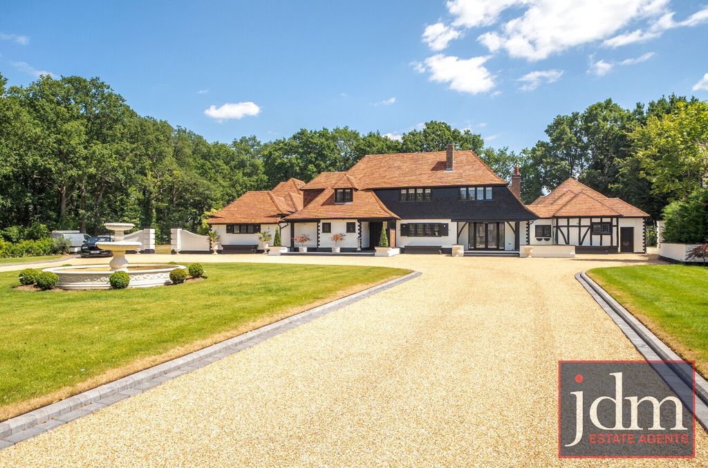 Property photo 1 of 28 External