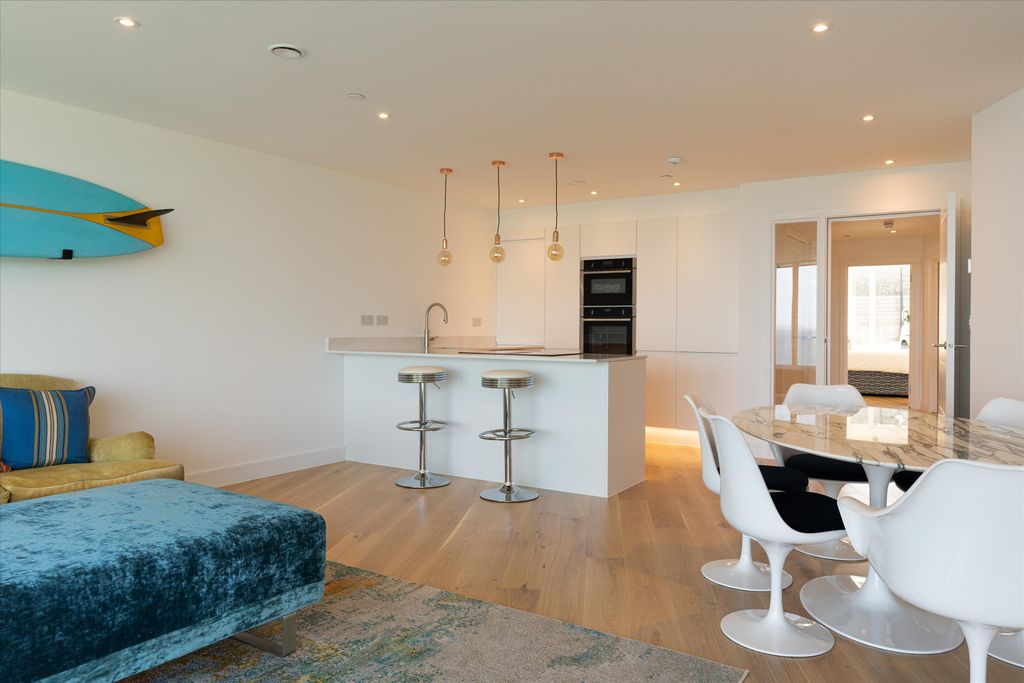 Property photo 2 of 18 Image