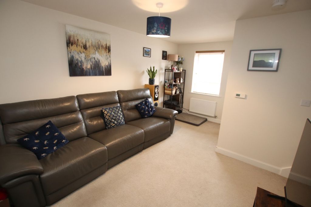 Property photo 2 of 12 Lounge