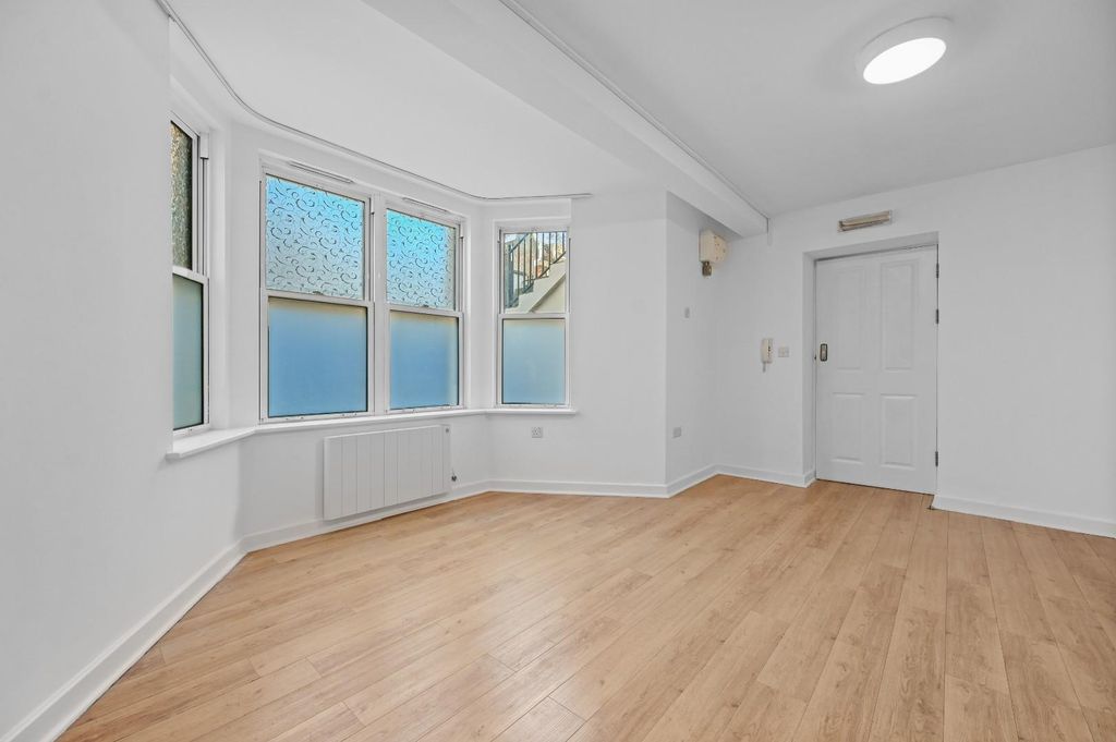 Property photo 3 of 8 Shepherds Bush Road