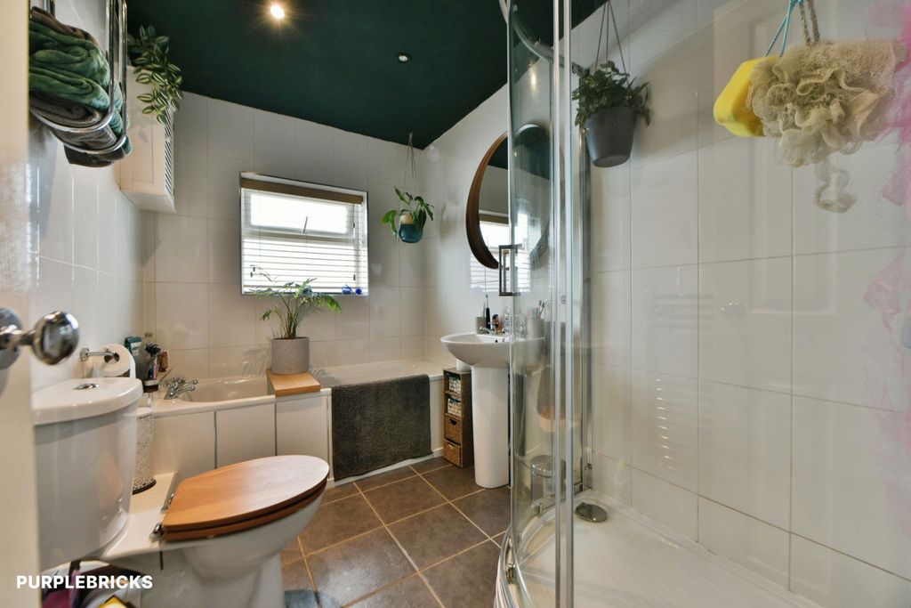 Property photo 3 of 20 Bathroom