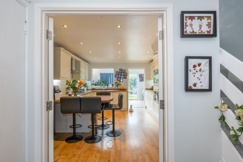 Property photo 2 of 24