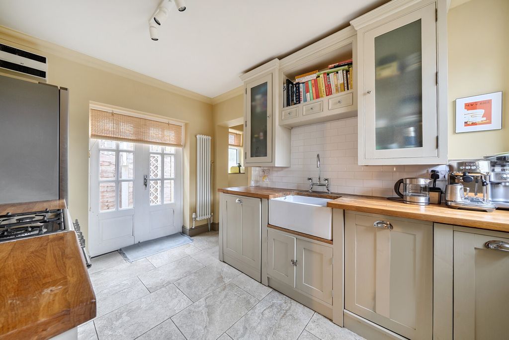 Property photo 3 of 18 1384029-13-692Da0...