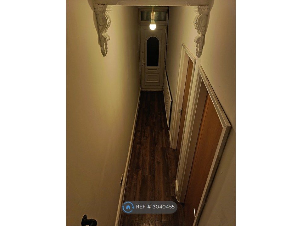 Property photo 1 of 10 Hallway