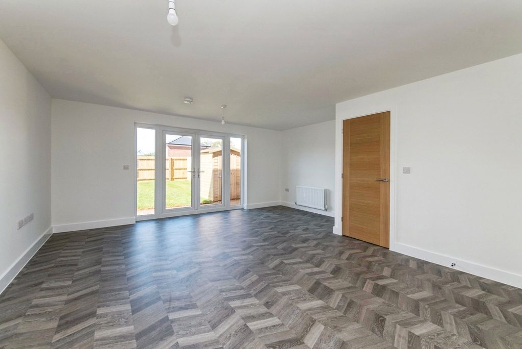 Property photo 2 of 14 Picture No. 12