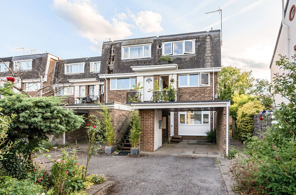 Property photo 2 of 19 1319470-1-686Eb90...