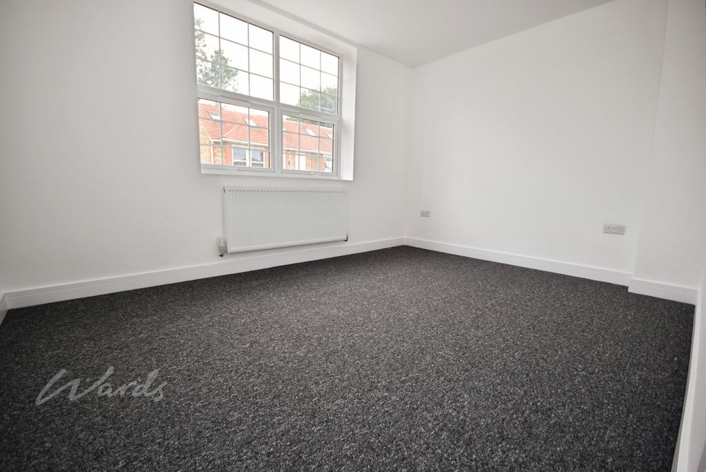 Property photo 3 of 4 Flat 4 Bedroom