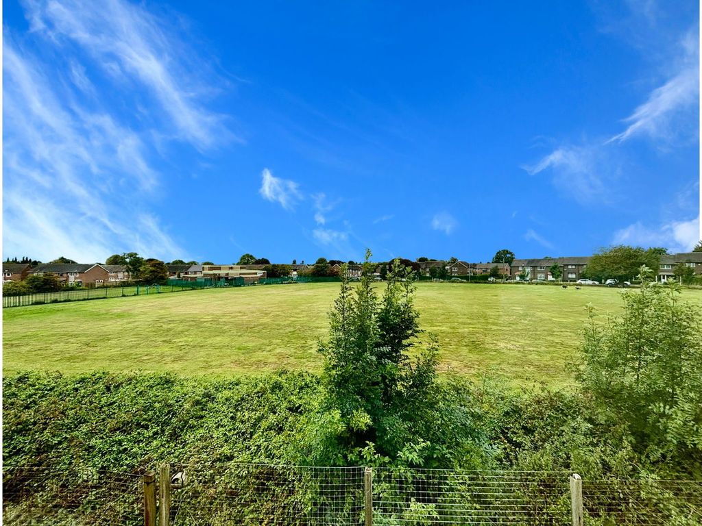 Property photo 2 of 27