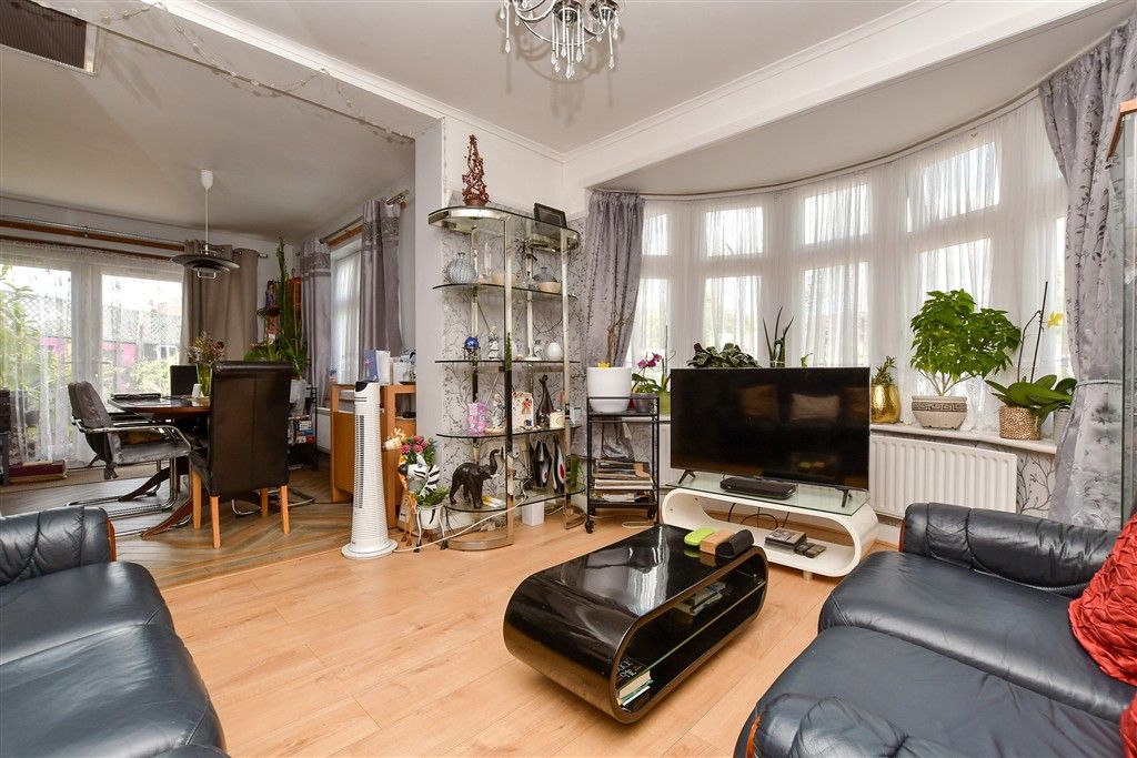 Property photo 2 of 12 Lounge