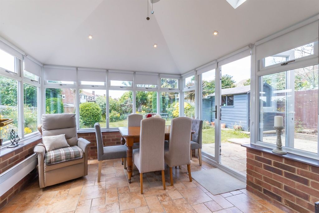 Property photo 2 of 19 Garden Room