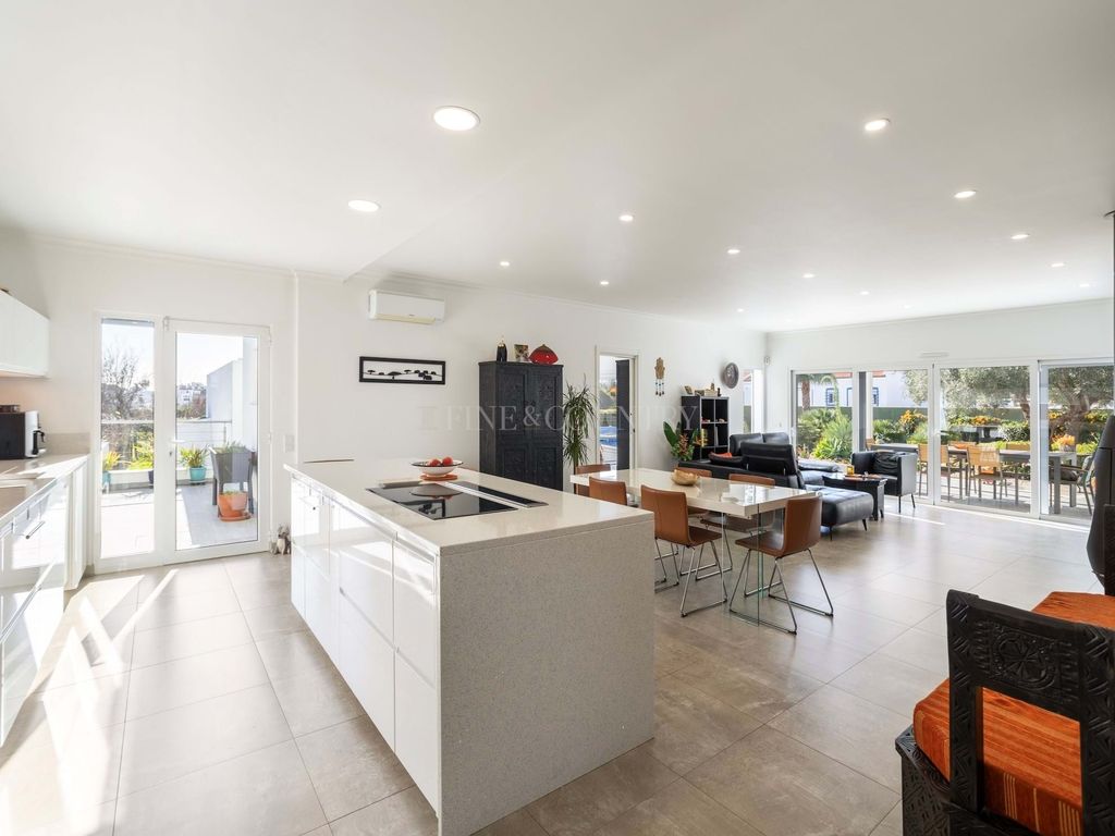 Property photo 2 of 30