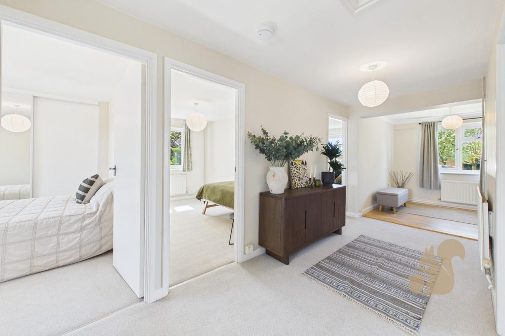 Property photo 2 of 24 Entrance Hall