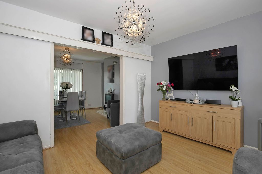 Property photo 2 of 23