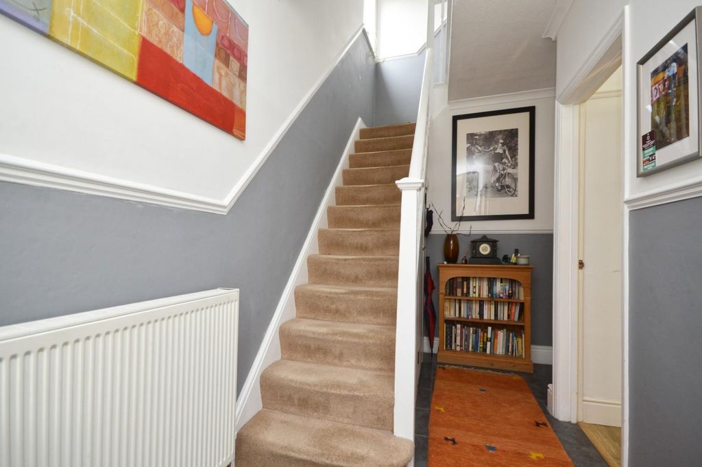 Property photo 3 of 34