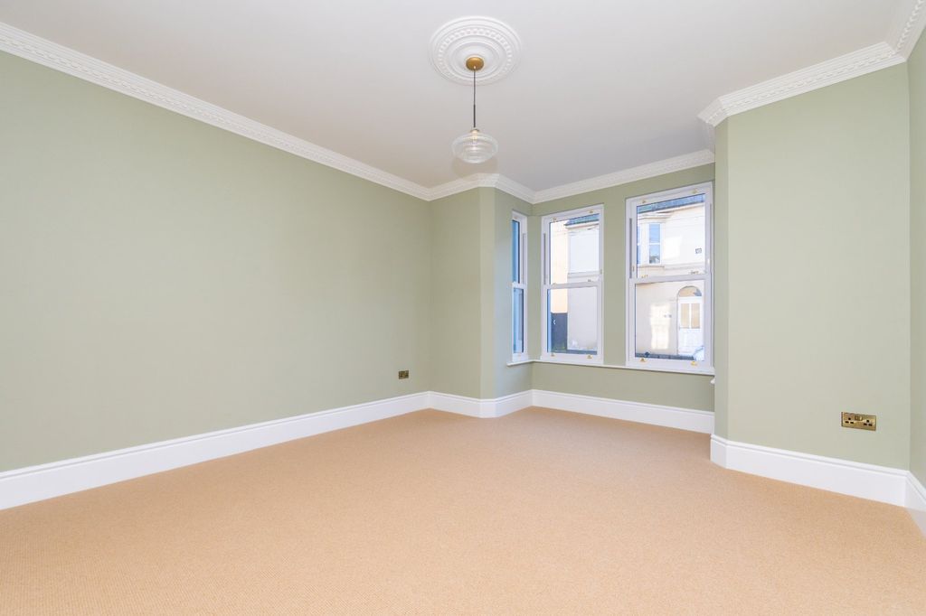 Property photo 2 of 16 Picture 2