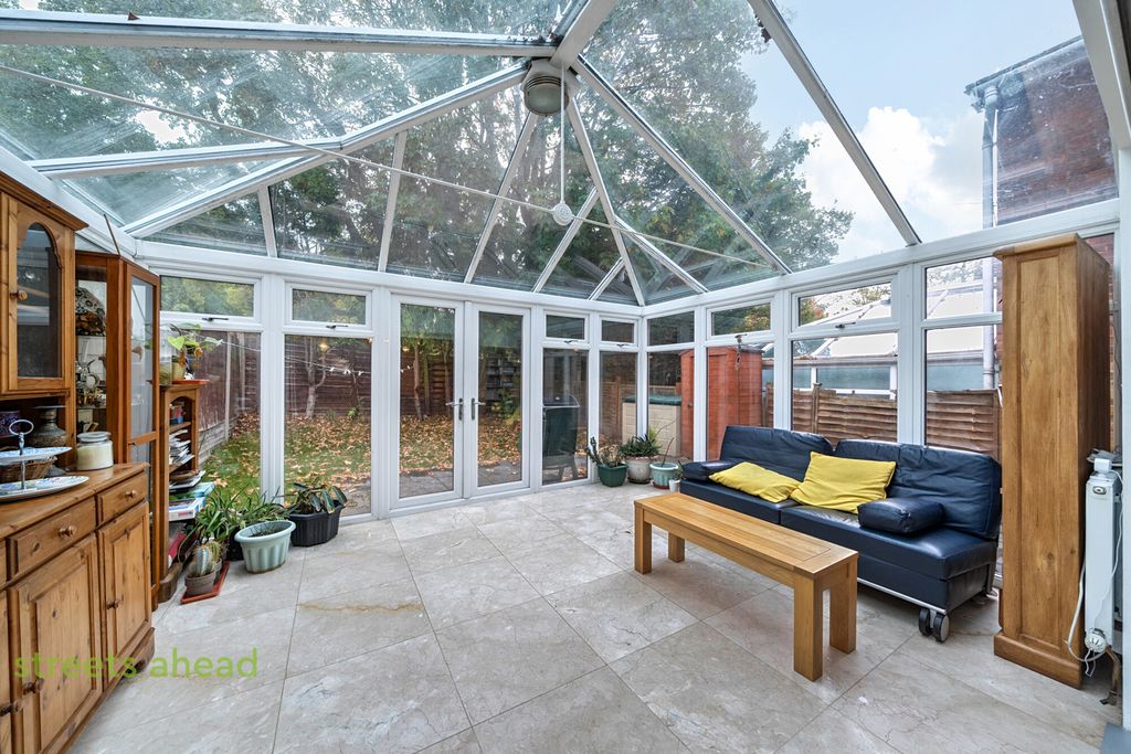 Property photo 1 of 17 526c14Bd-1B4d-427...