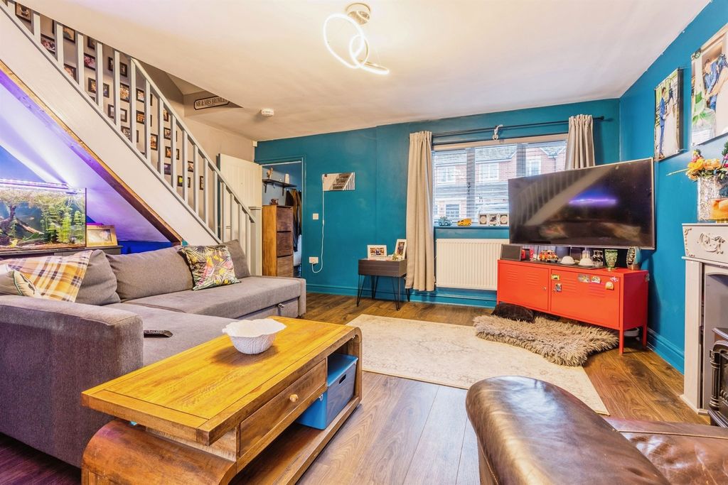 Property photo 2 of 17