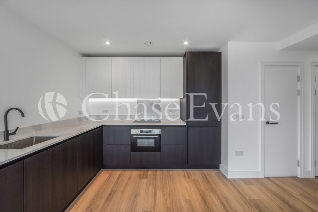 Property photo 3 of 12 Kitchen