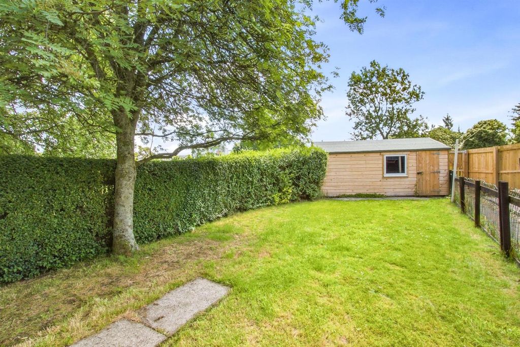 Property photo 2 of 27