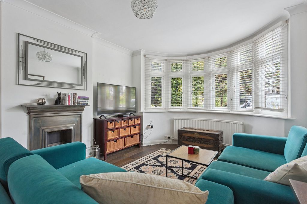 Property photo 2 of 19 Reception (3)