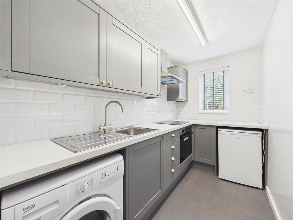 Property photo 2 of 7 Cam04063G0-Pr0222-Still005.Jpg