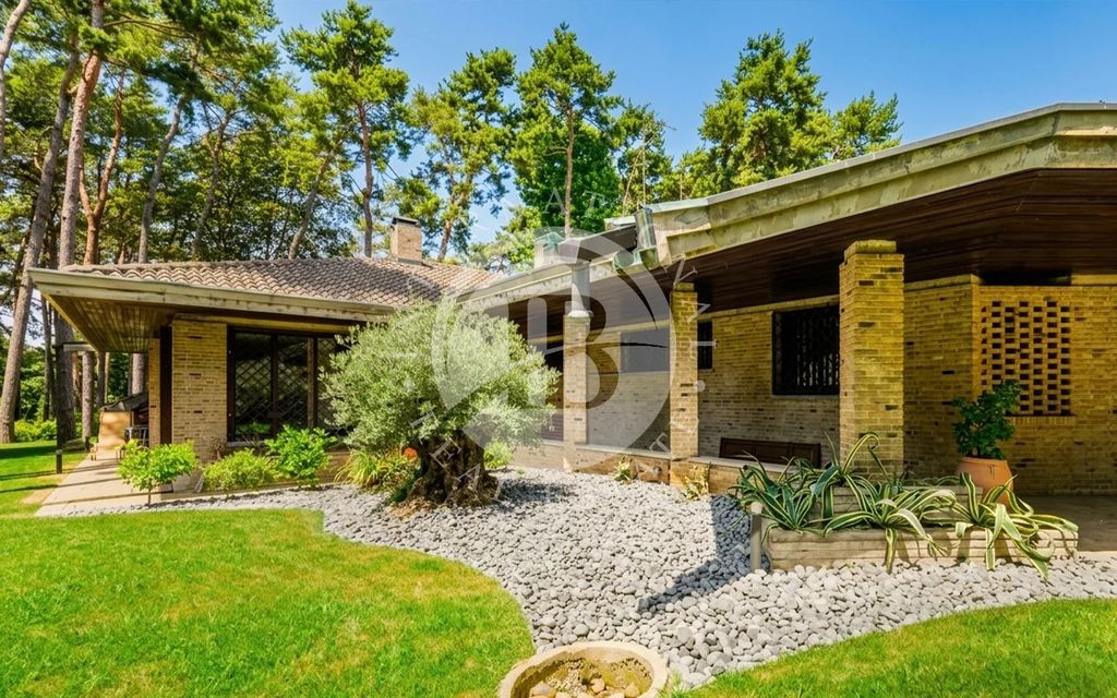 Property photo 1 of 25