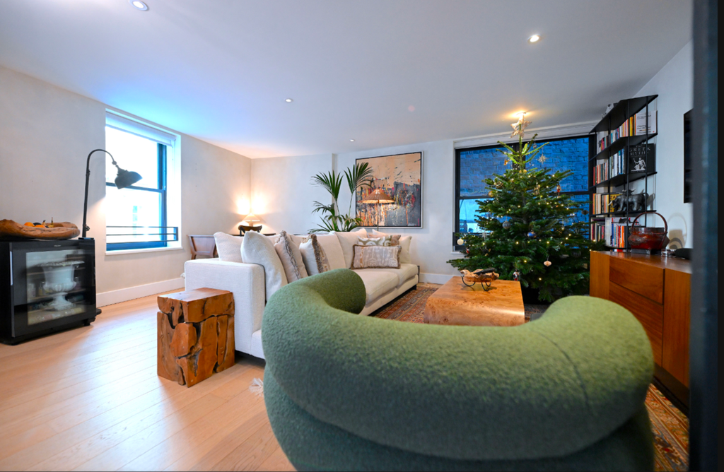 Property photo 1 of 11 Photo 0