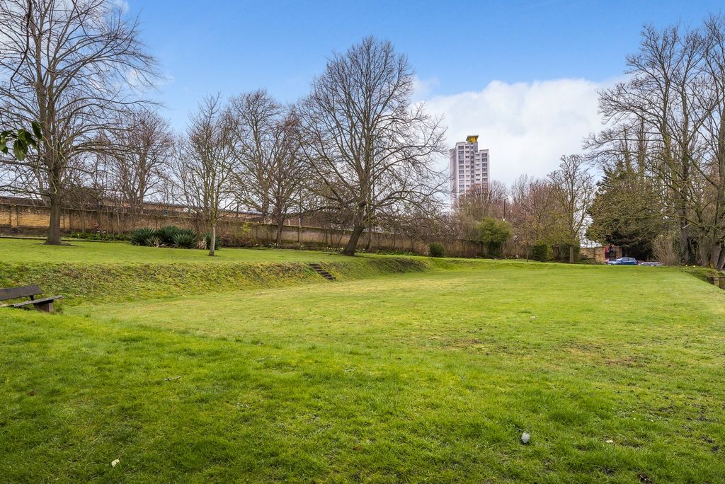 Property photo 2 of 10 Communal Grounds