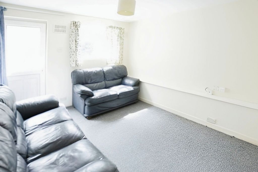 Property photo 3 of 8 Photo 8