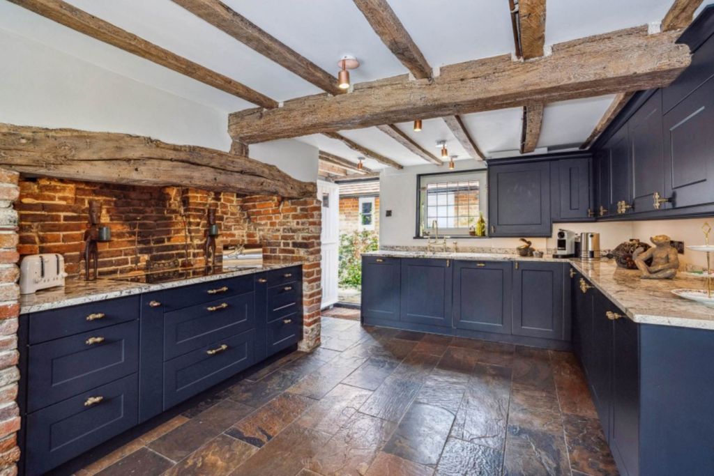 Property photo 3 of 25