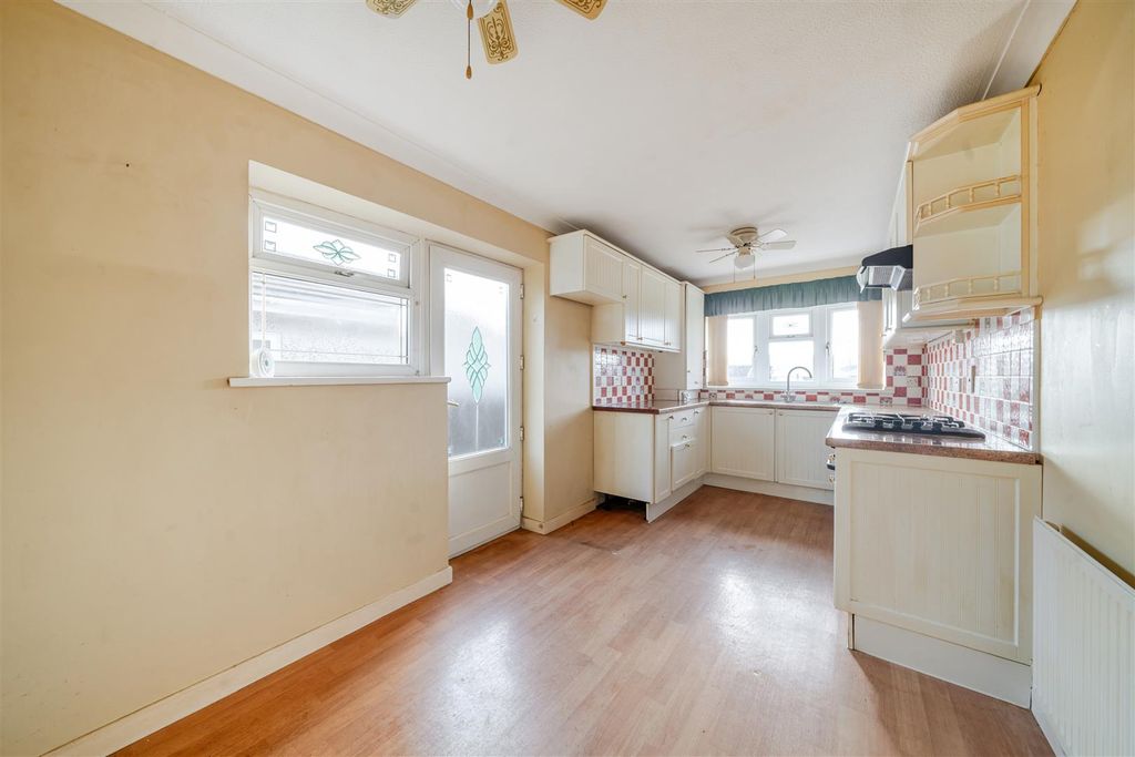 Property photo 2 of 25