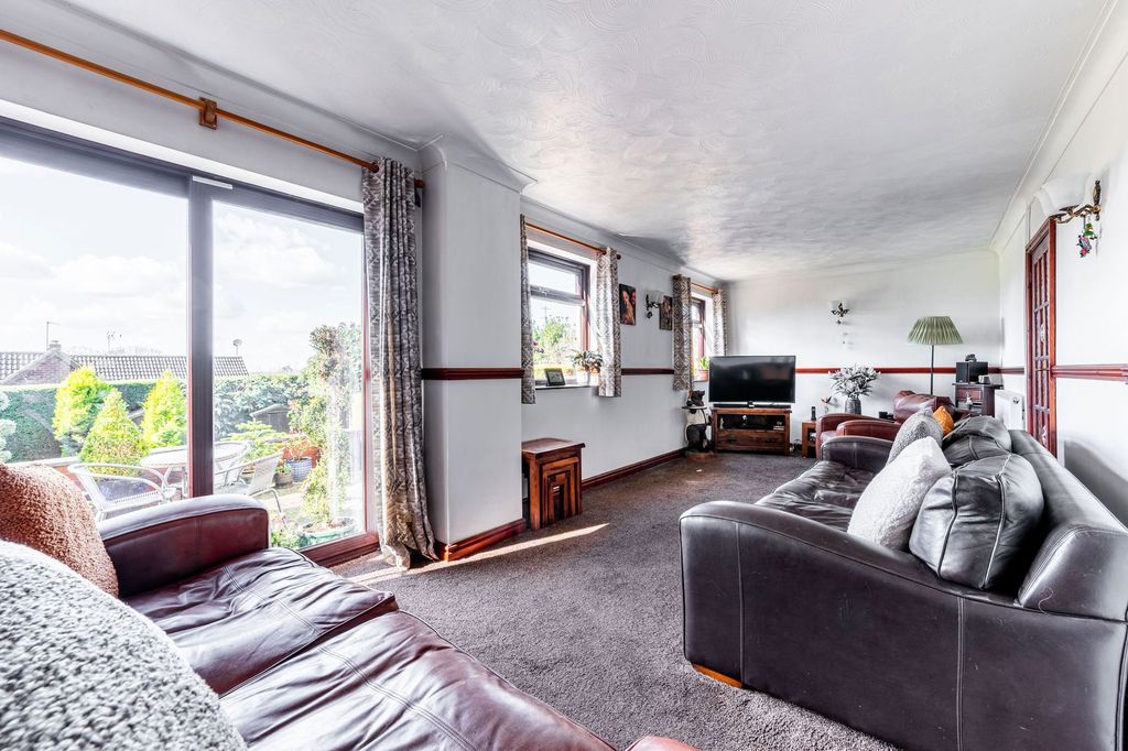 Property photo 3 of 25