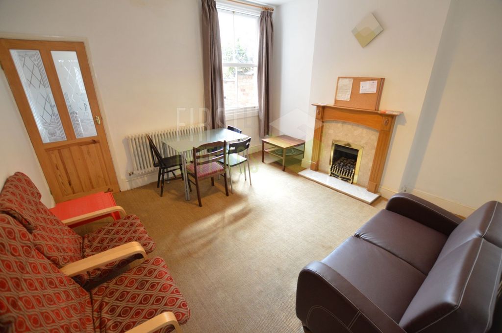 Property photo 2 of 9 Garden