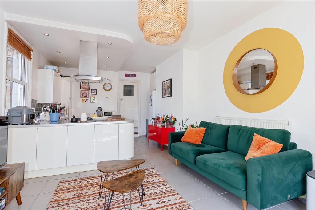 Property photo 3 of 11 Tennyson_17.Jpg