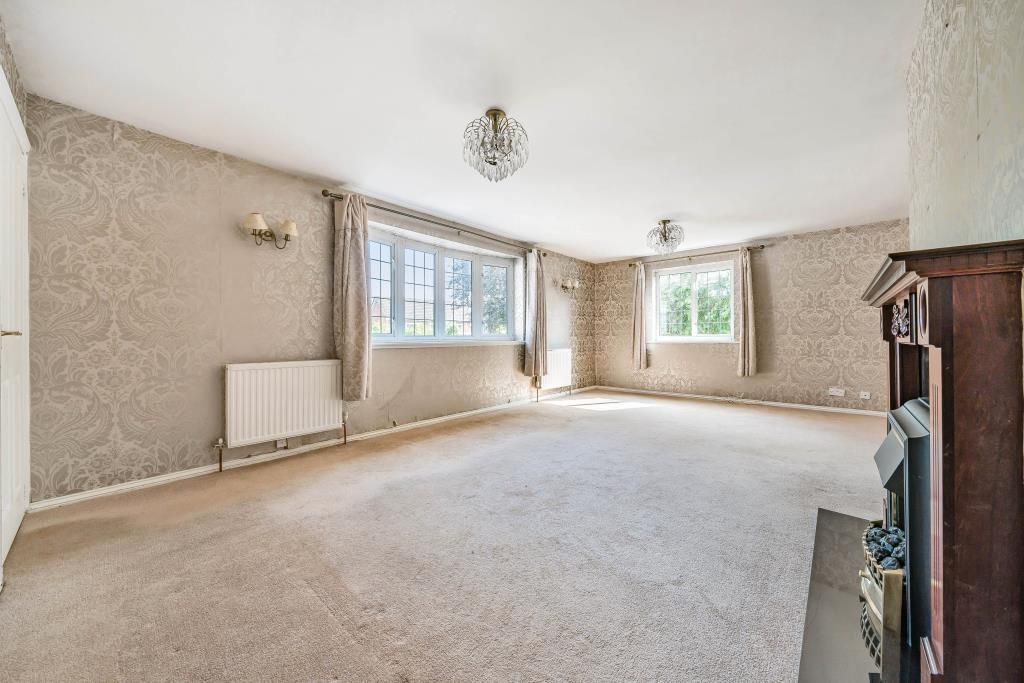 Property photo 3 of 11 Sitting Room