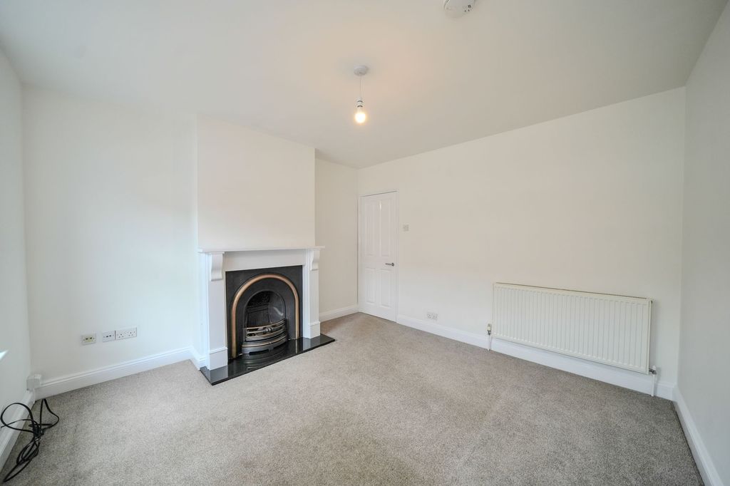 Property photo 2 of 27