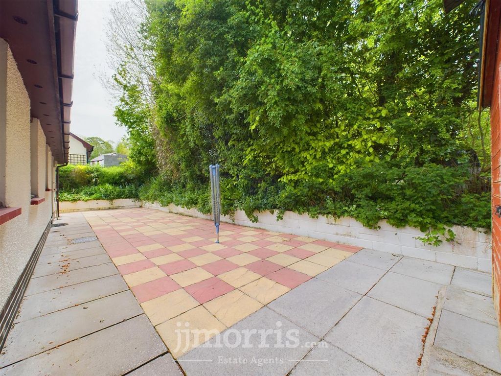 Property photo 3 of 20 Externally