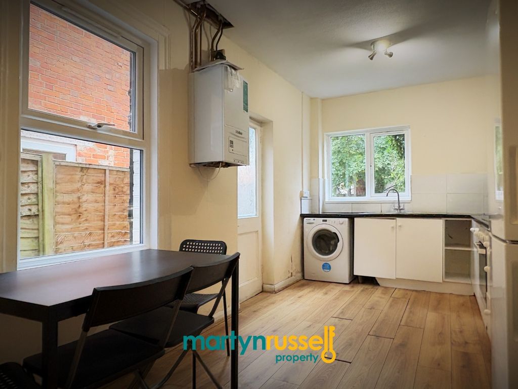 Property photo 2 of 9 4640063