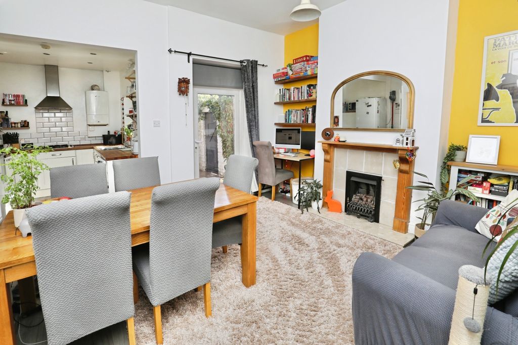 Property photo 3 of 18 Dining Room