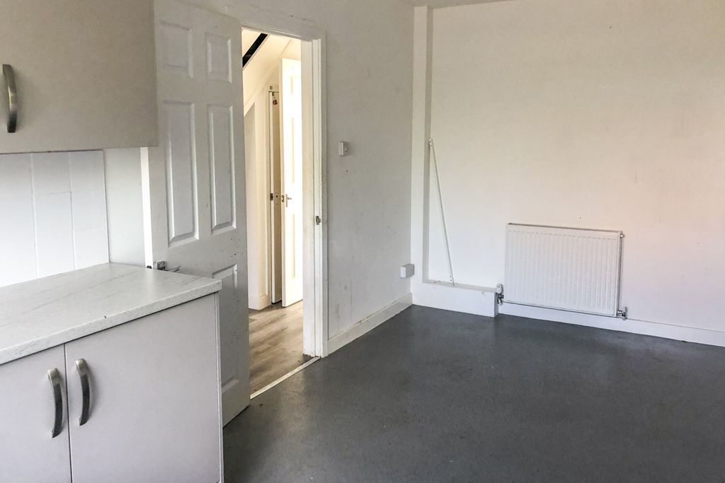 Property photo 3 of 12 235 Gunville Road, Newport, Isle Of Wight, Po30 5Lu