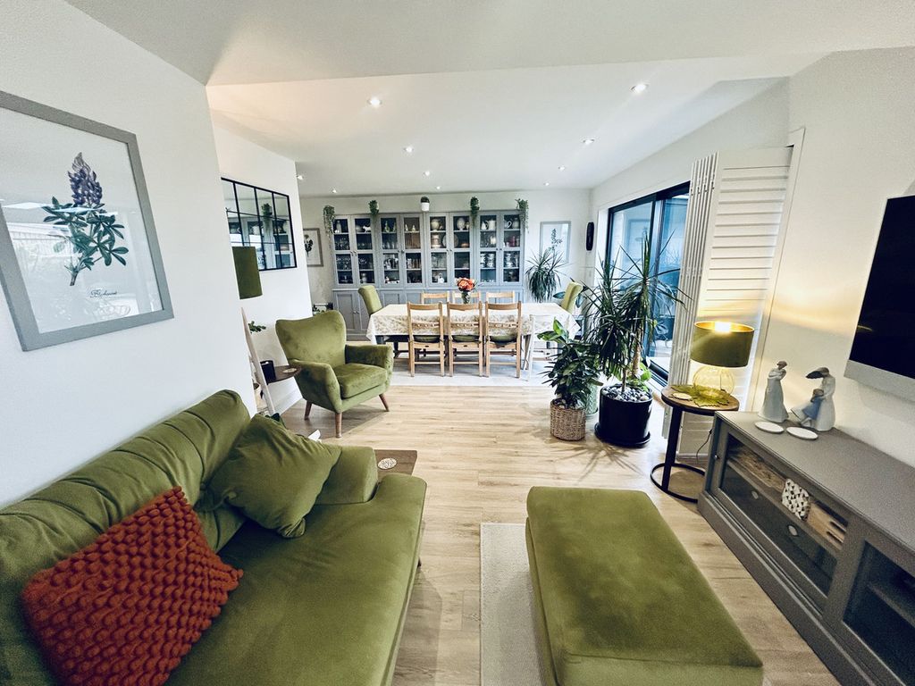 Property photo 3 of 36