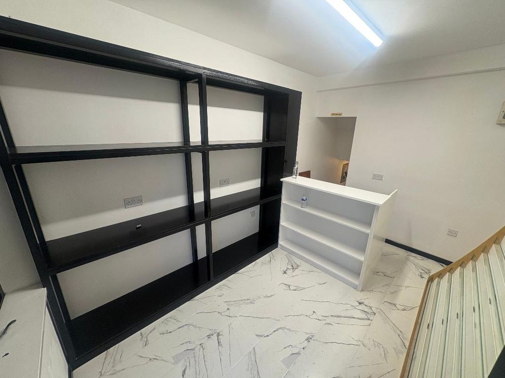 Property photo 3 of 6 Photo 5