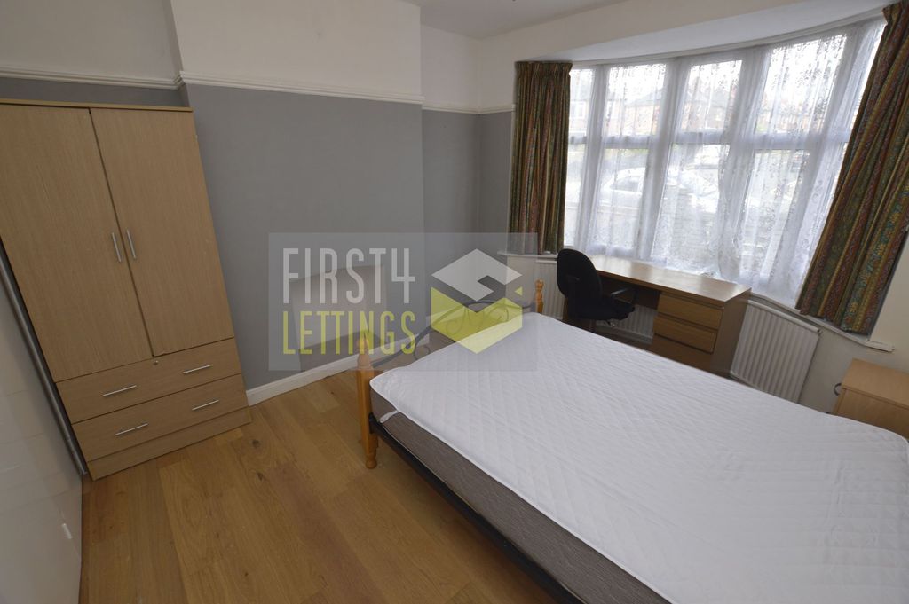 Property photo 1 of 11 Photo 7