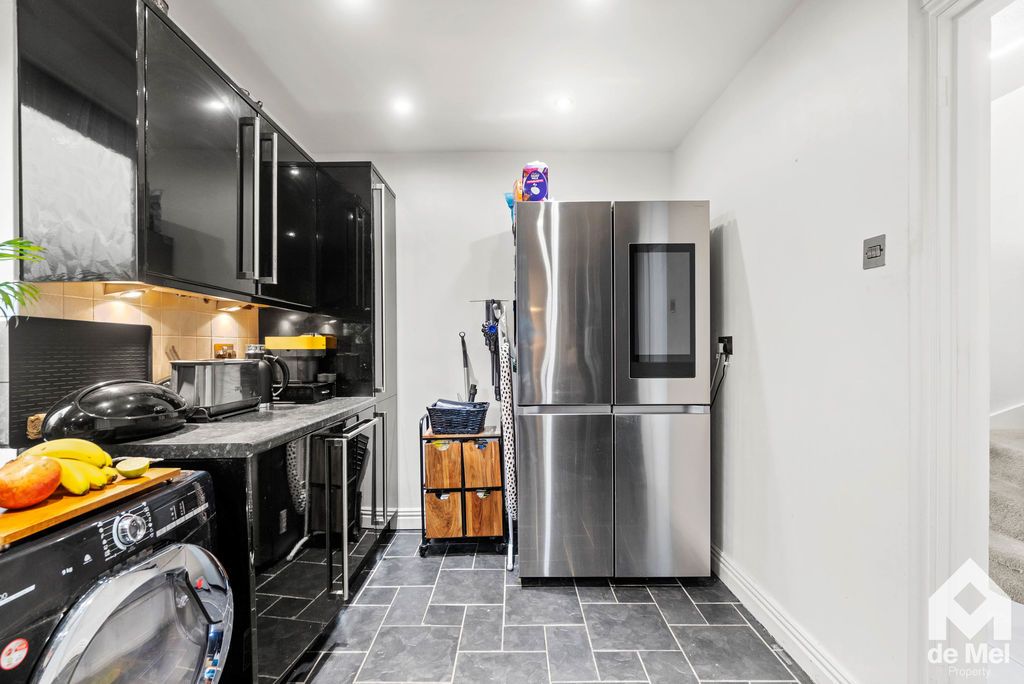 Property photo 3 of 18 Photo 9