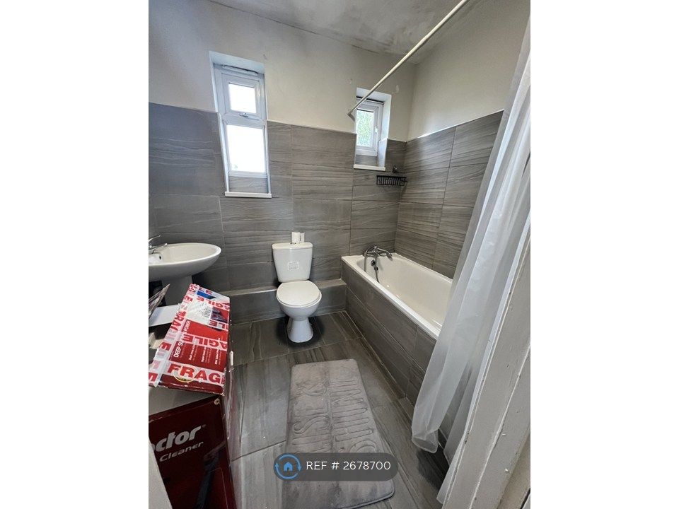 Property photo 3 of 13 Bathroom