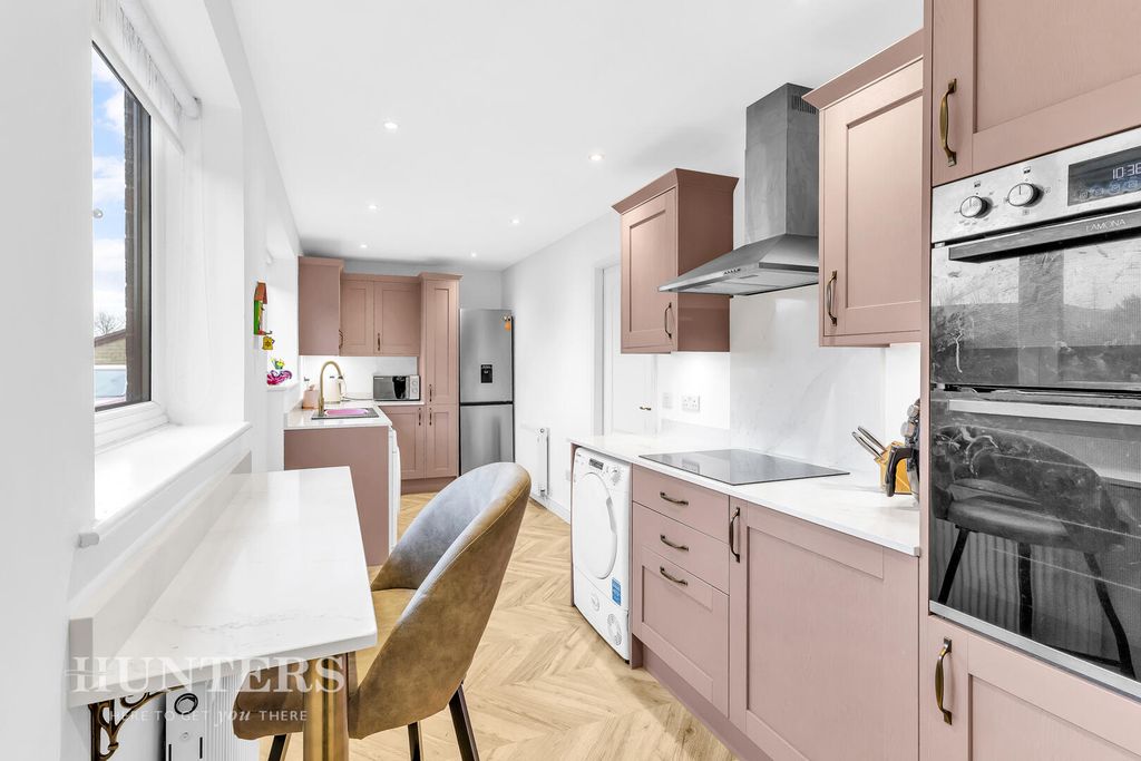 Property photo 2 of 23 Kitchen