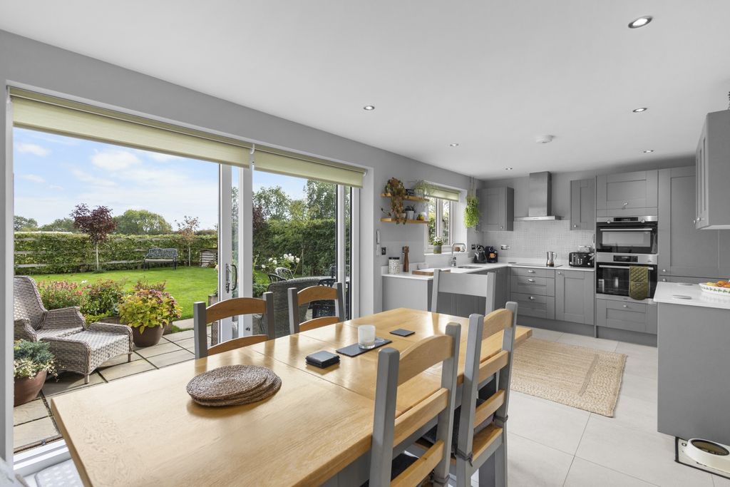 Property photo 3 of 18 Kitchen Dining